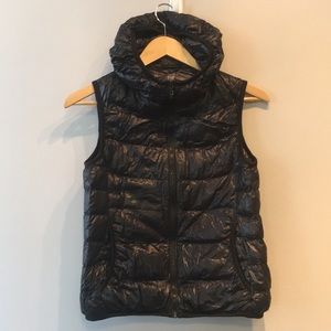 Uniqlo ultra light down vest
